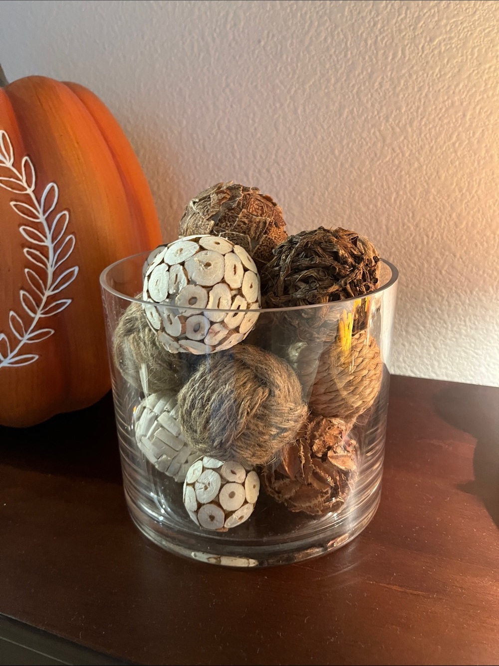 Natural Decorative Potpourri Balls in Clear Glass Vase - Neutral